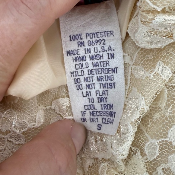 🦋Vintage Lace Skirt and Tee Set - Size Small Skirt, Medium Shirt🦋 - Picture 9 of 11